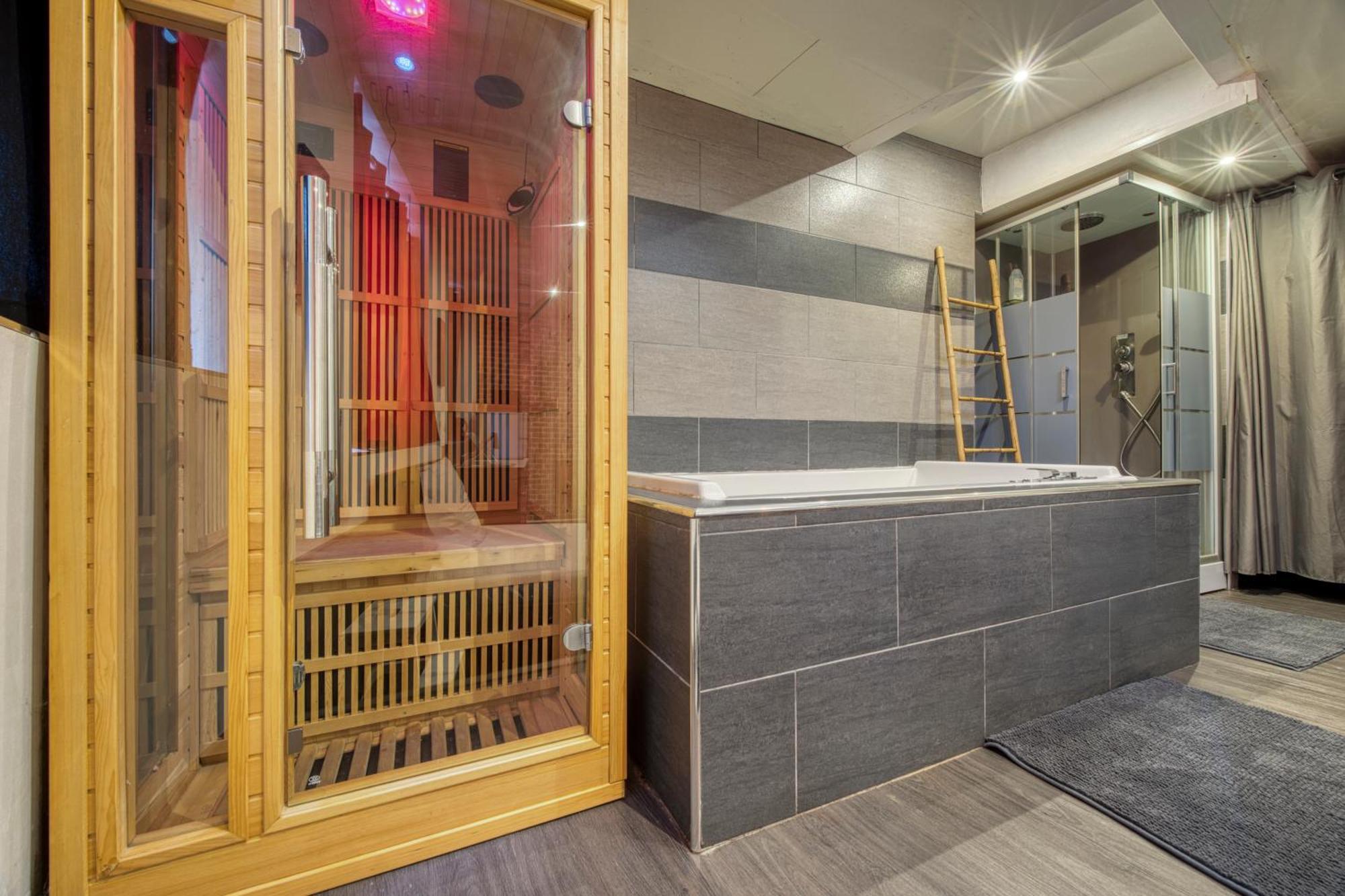 Street Loft With Sauna Apartment